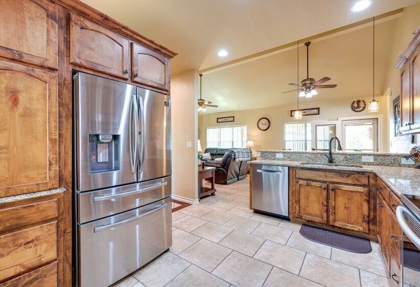 Lodge At Rocky Creek  W/ Private Hot Tub & Yard!