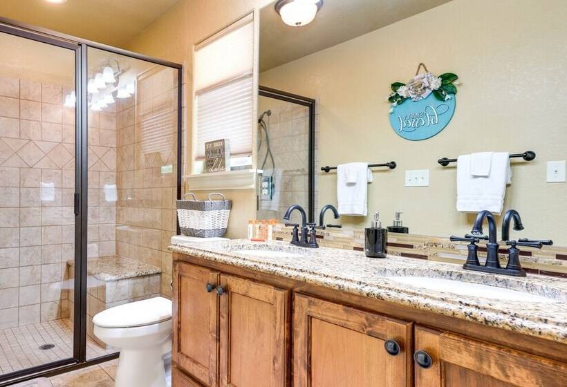 Lodge At Rocky Creek  W/ Private Hot Tub & Yard!