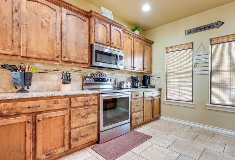 Lodge At Rocky Creek  W/ Private Hot Tub & Yard!