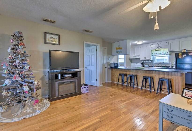 Lovely Dauphin Island Cottage W/ Deck & Gulf Views