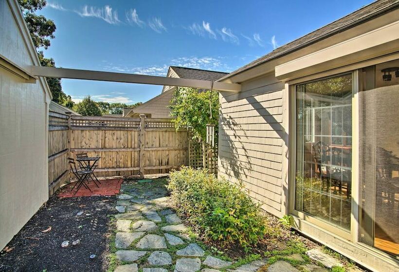 2 Mi To South Cape Beach State Park: Home W/ Yard!