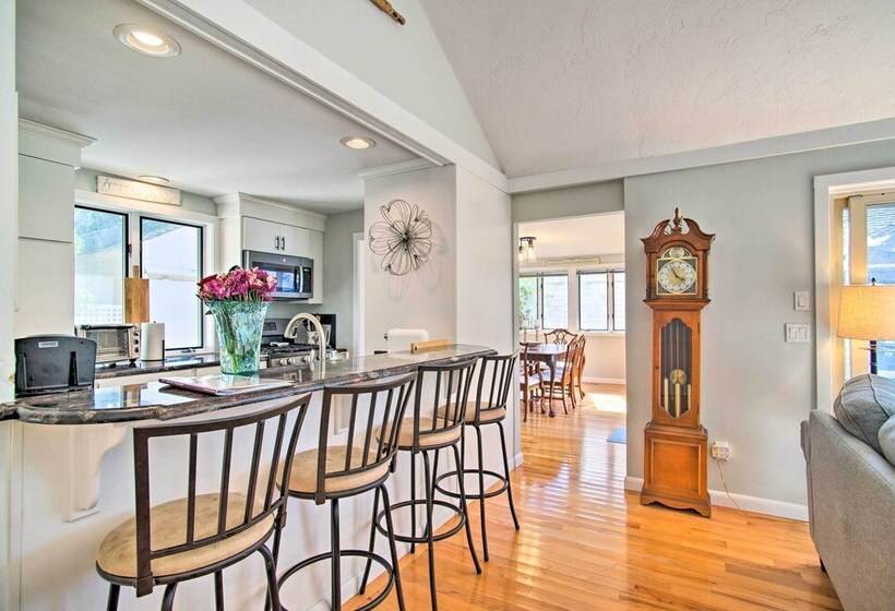 2 Mi To South Cape Beach State Park: Home W/ Yard!