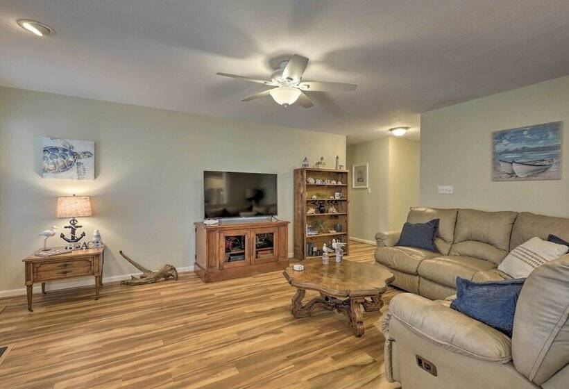 Lovely Ocean View Retreat, 3 Mi To Bethany Beach!