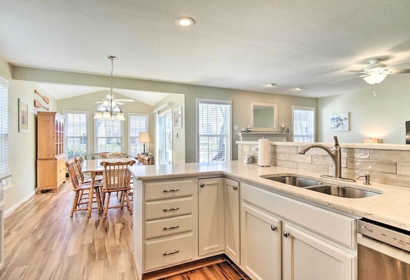 Lovely Ocean View Retreat, 3 Mi To Bethany Beach!