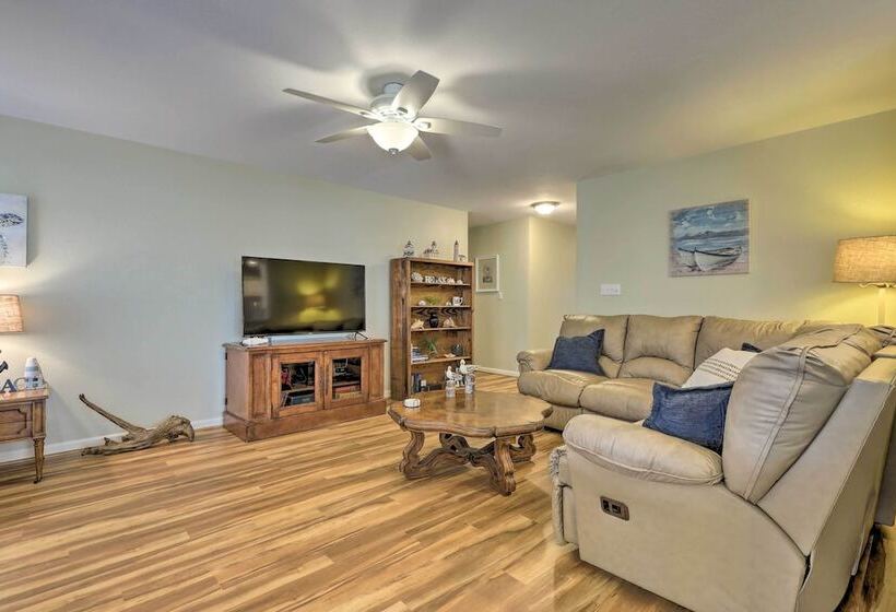 Lovely Ocean View Retreat, 3 Mi To Bethany Beach!