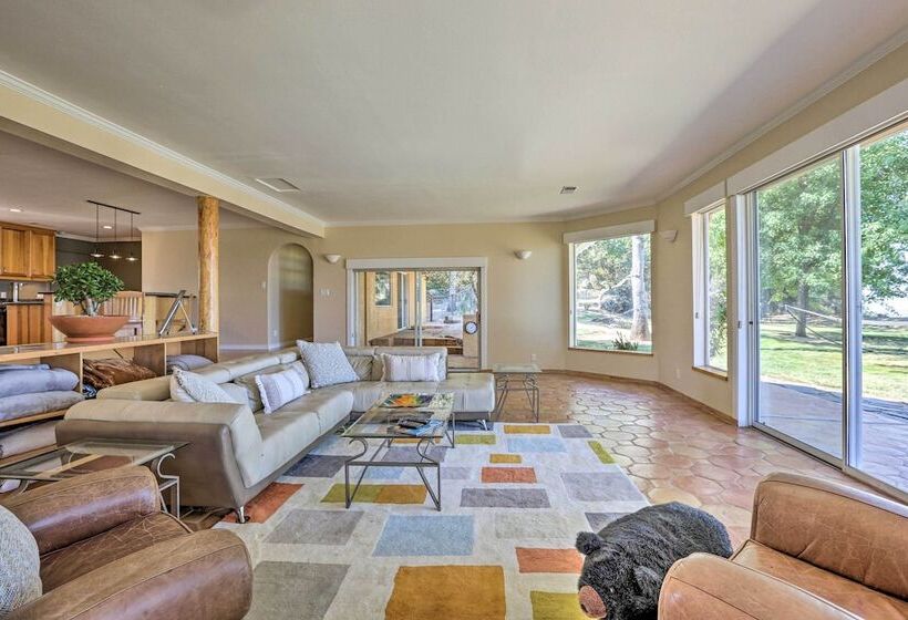 Luxe Auburn Hideaway W/ Tennis Court & Views!