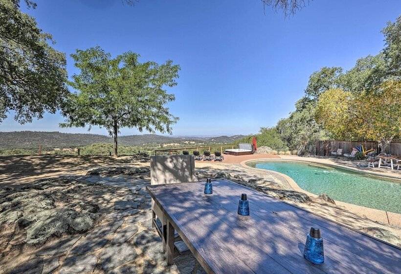 Luxe Auburn Hideaway W/ Tennis Court & Views!