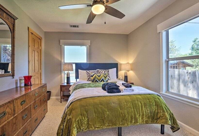 Luxe Auburn Hideaway W/ Tennis Court & Views!