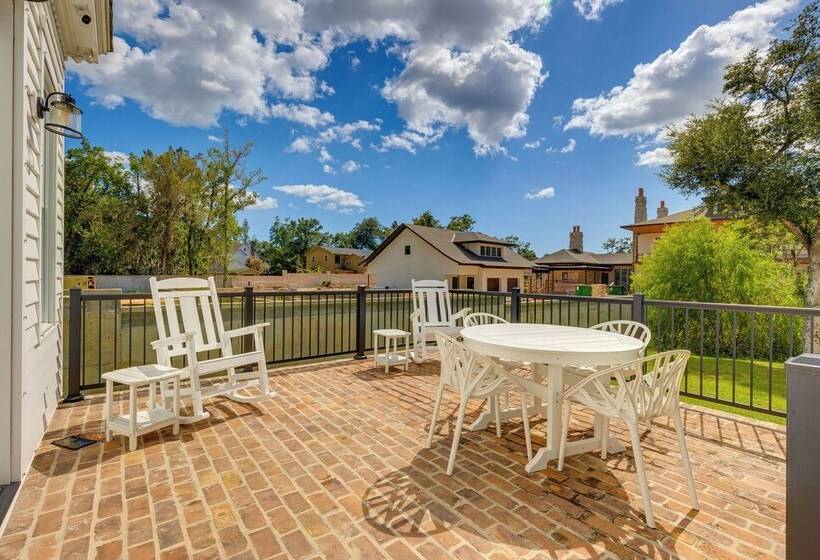 Luxe Fairhope Home W/ Covered Patio: Walk To Bay