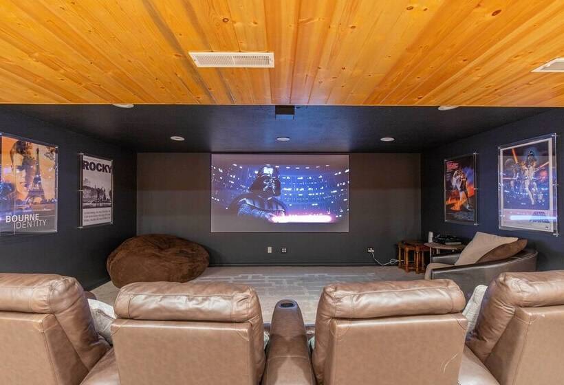 Luxe Heber City Cabin + Hot Tub & Guest House