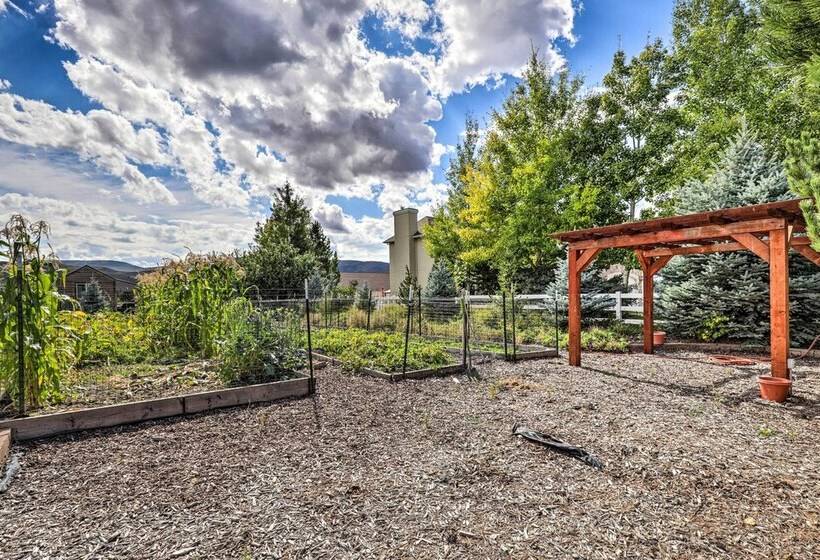 Luxe Heber City Cabin + Hot Tub & Guest House