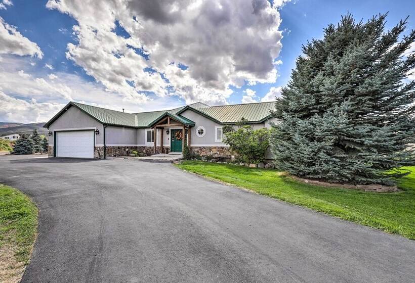 Luxe Heber City Cabin + Hot Tub & Guest House