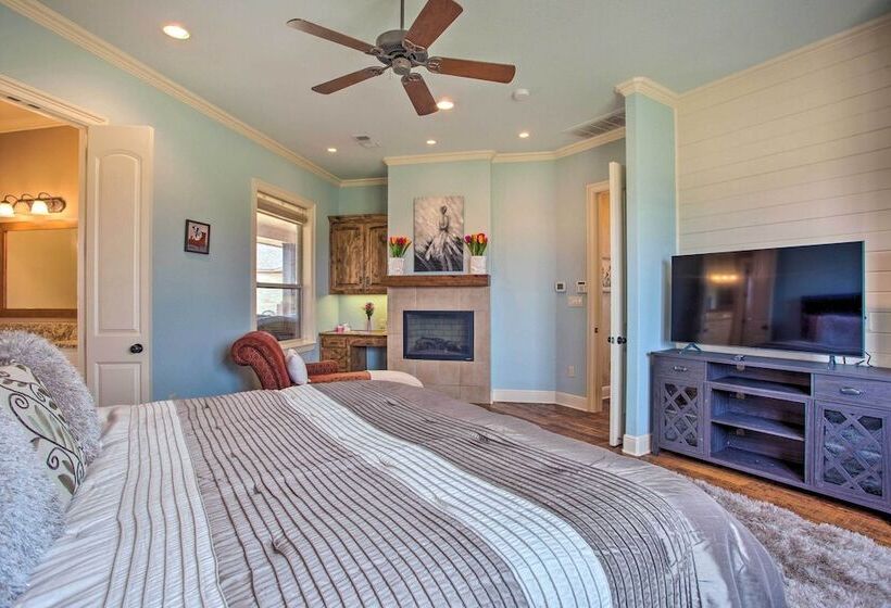 < 3 Mi To Texas Tulips: Pilot Point Home W/ Patio