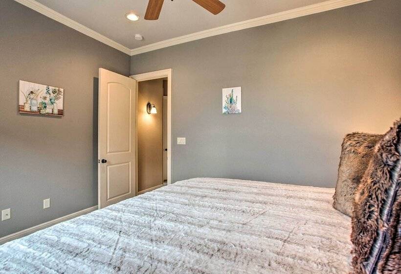 < 3 Mi To Texas Tulips: Pilot Point Home W/ Patio