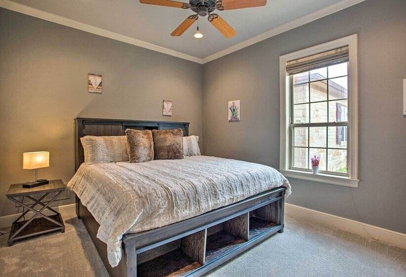 < 3 Mi To Texas Tulips: Pilot Point Home W/ Patio