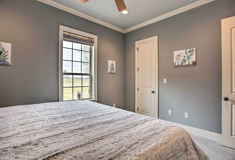 < 3 Mi To Texas Tulips: Pilot Point Home W/ Patio