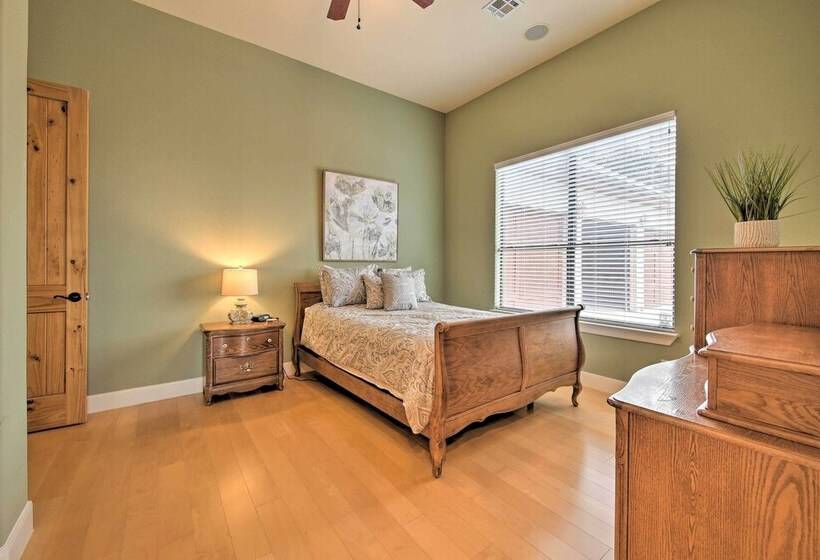 Lakeview Escape W/ Hot Tub, 1 Mi To Canyon Lake