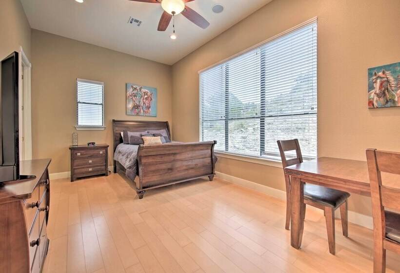 Lakeview Escape W/ Hot Tub, 1 Mi To Canyon Lake