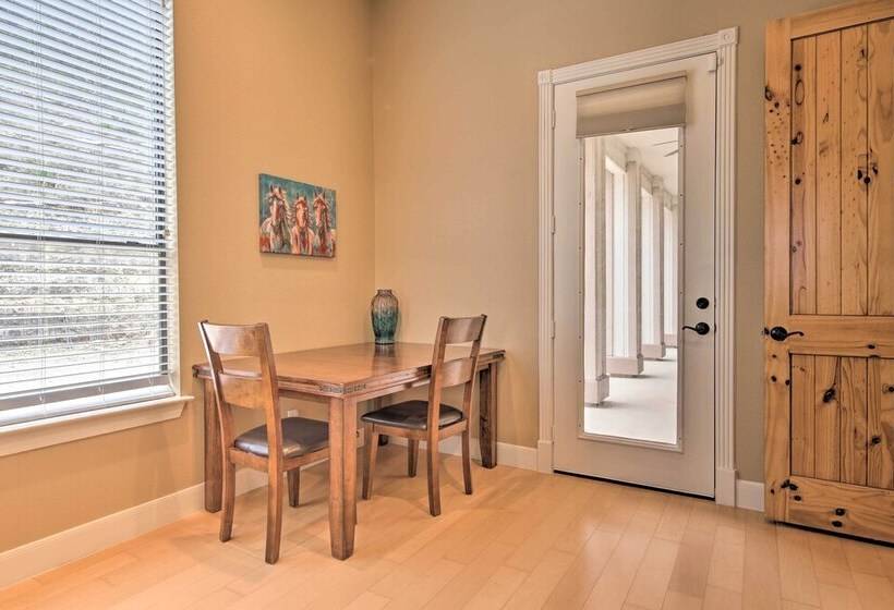 Lakeview Escape W/ Hot Tub, 1 Mi To Canyon Lake