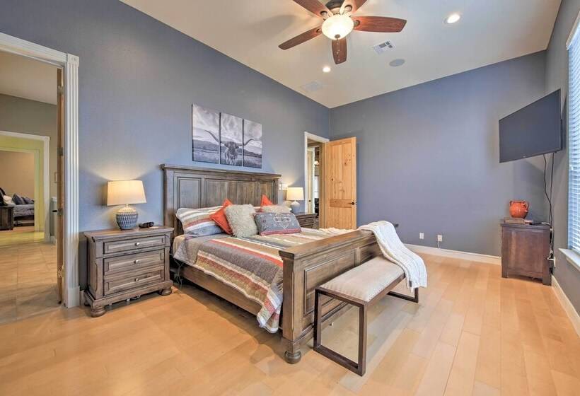 Lakeview Escape W/ Hot Tub, 1 Mi To Canyon Lake