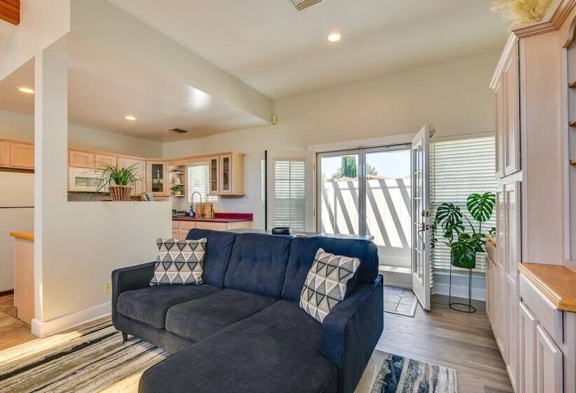 Luxe Pasadena Casita W/ Fireplace & Grill