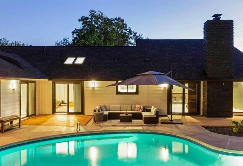 Luxury Austin Home W/ Game Room & Fire Pit!