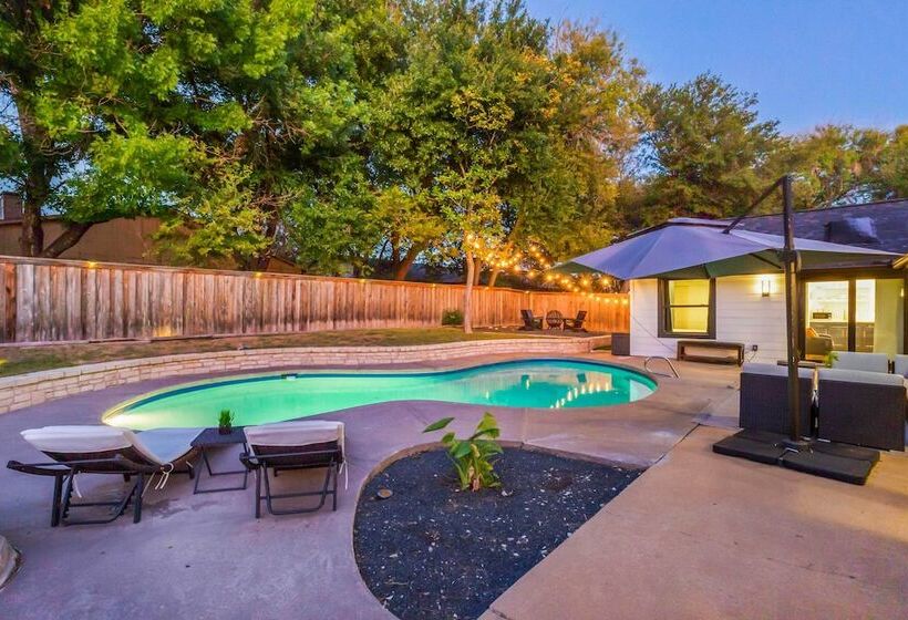 Luxury Austin Home W/ Game Room & Fire Pit!