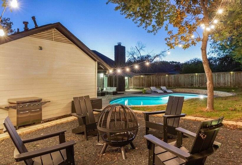 Luxury Austin Home W/ Game Room & Fire Pit!