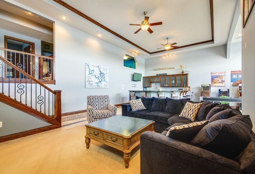 Boat Dock & Kayaks: Luxury Lake Of The Ozarks Home