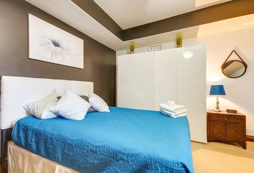 Boat Dock & Kayaks: Luxury Lake Of The Ozarks Home