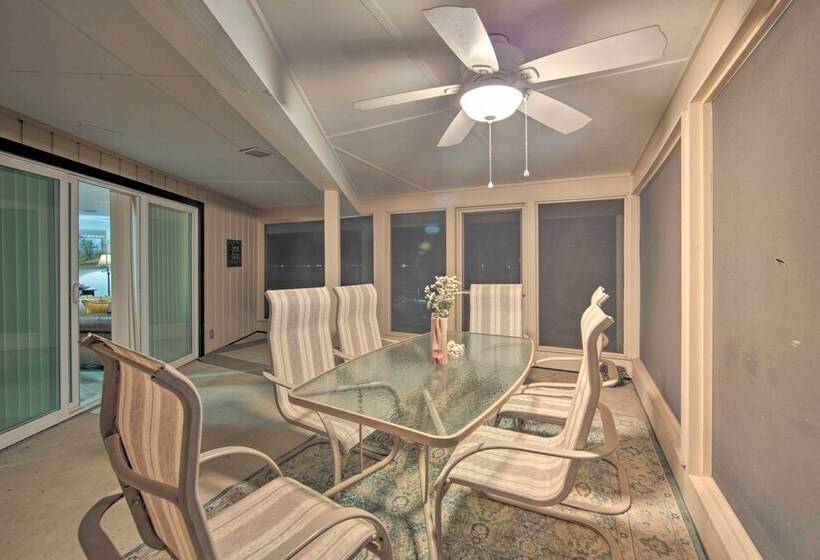 Malakoff Lakefront Home: Golf Course On Site!