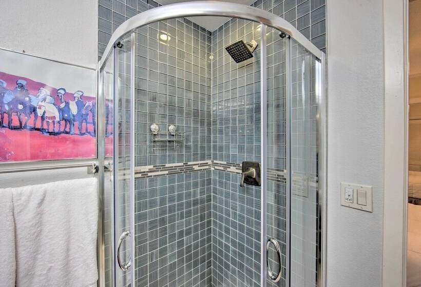 Malakoff Lakefront Home: Golf Course On Site!