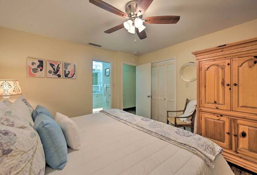 Malakoff Lakefront Home: Golf Course On Site!