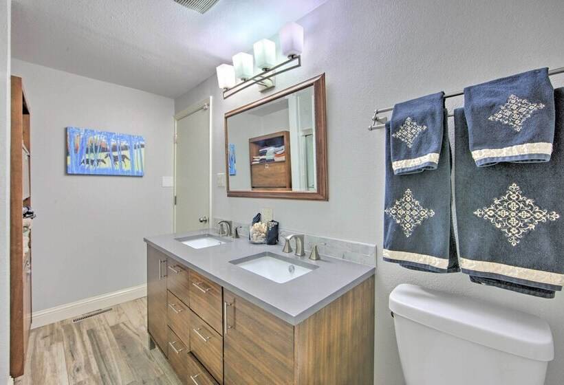 Malakoff Lakefront Home: Golf Course On Site!