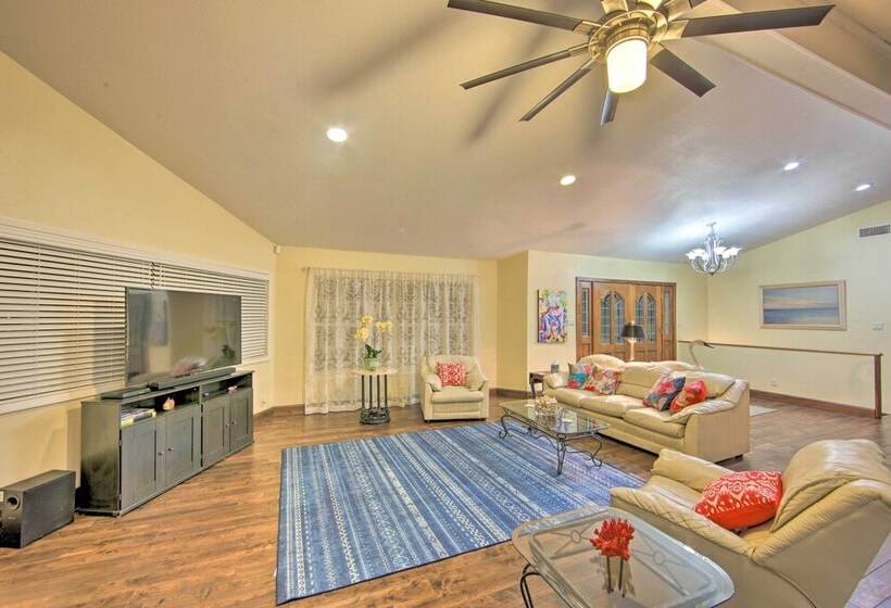 Malakoff Lakefront Home: Golf Course On Site!