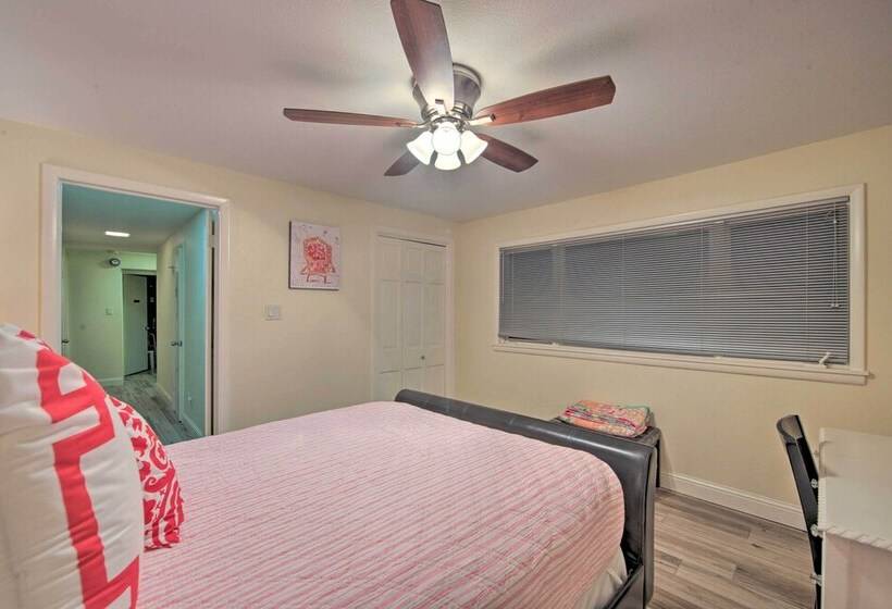 Malakoff Lakefront Home: Golf Course On Site!