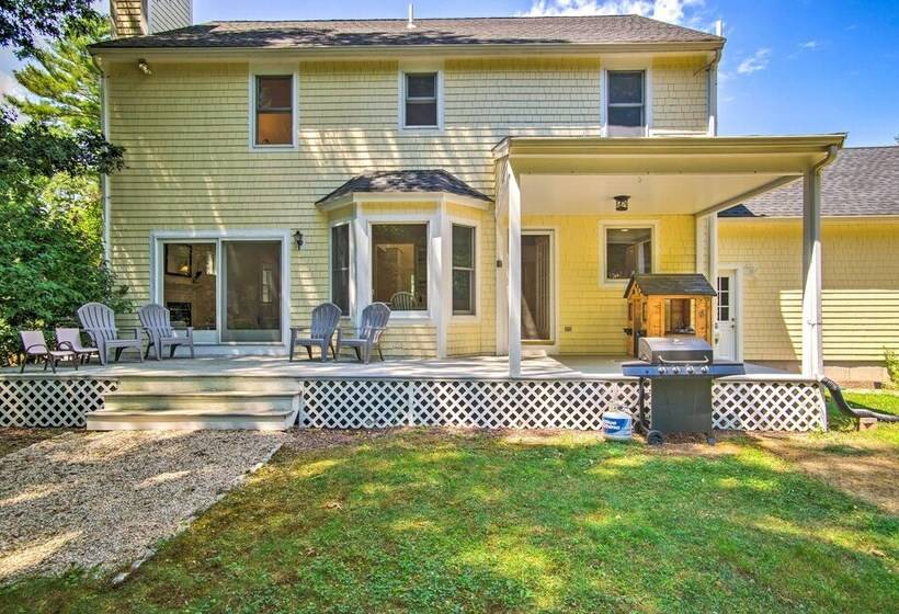 Marion Home W/ Private Deck < 1 Mi From Beach