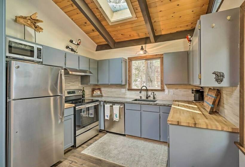 Incline Village Cabin W/ Patio: 2 Mi To Beach!