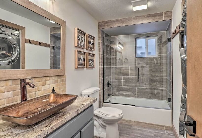 Incline Village Cabin W/ Patio: 2 Mi To Beach!