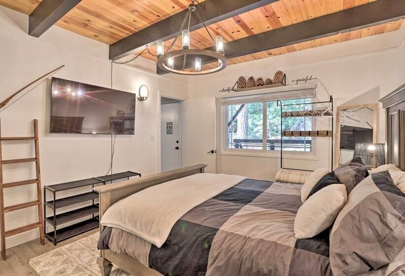 Modern Cabin W/ Game Room & Deck, Near Skiing