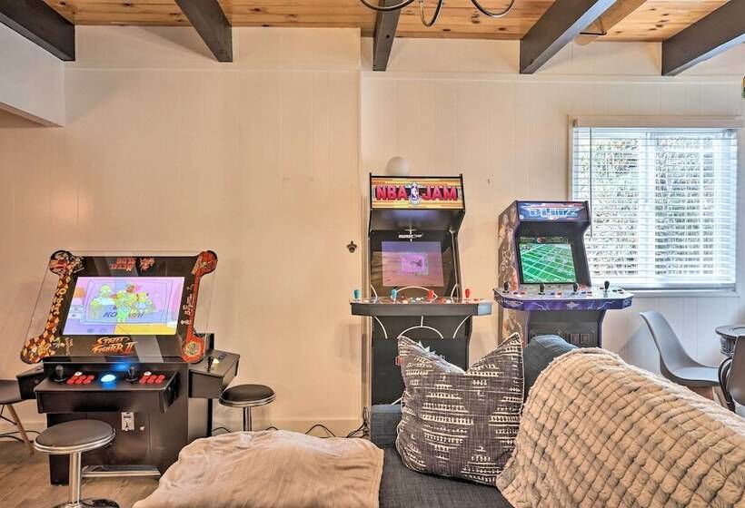 Modern Cabin W/ Game Room & Deck, Near Skiing