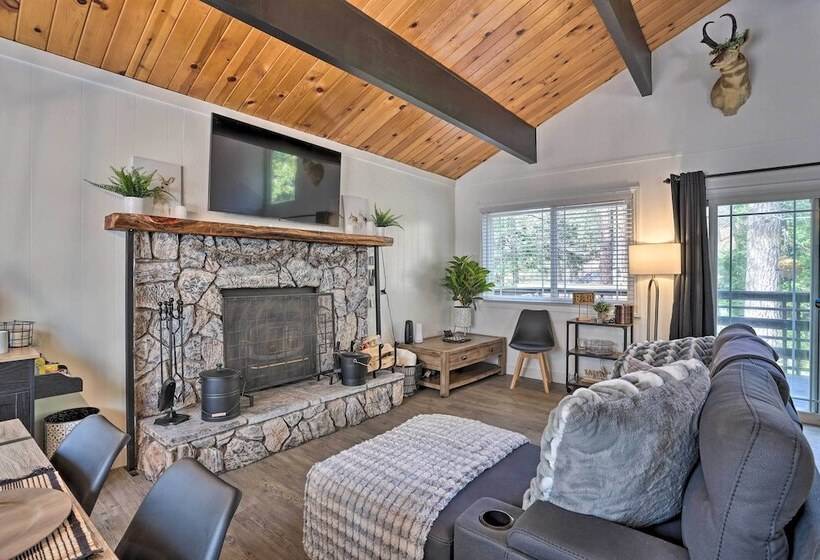 Modern Cabin W/ Game Room & Deck, Near Skiing