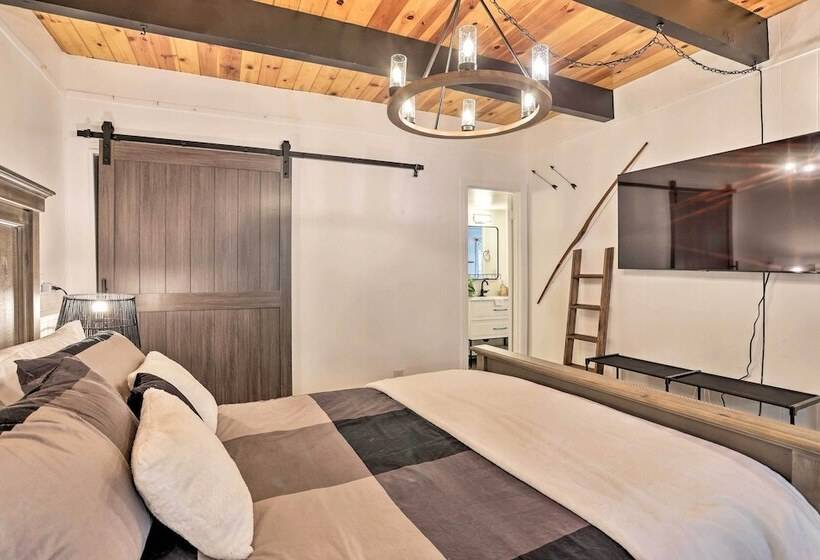 Modern Cabin W/ Game Room & Deck, Near Skiing