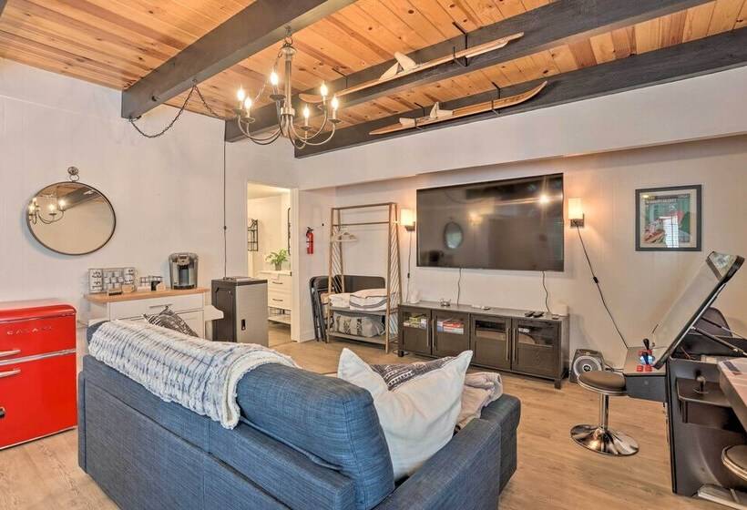 Modern Cabin W/ Game Room & Deck, Near Skiing