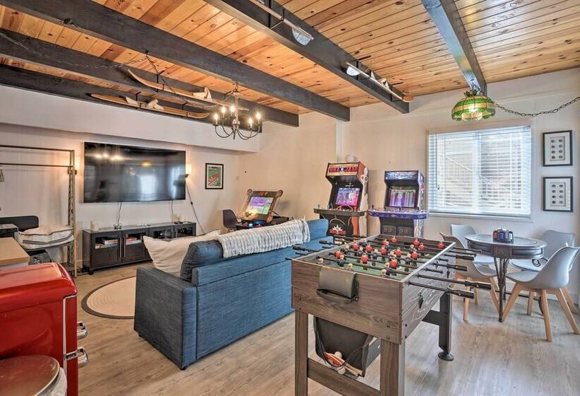 Modern Cabin W/ Game Room & Deck, Near Skiing