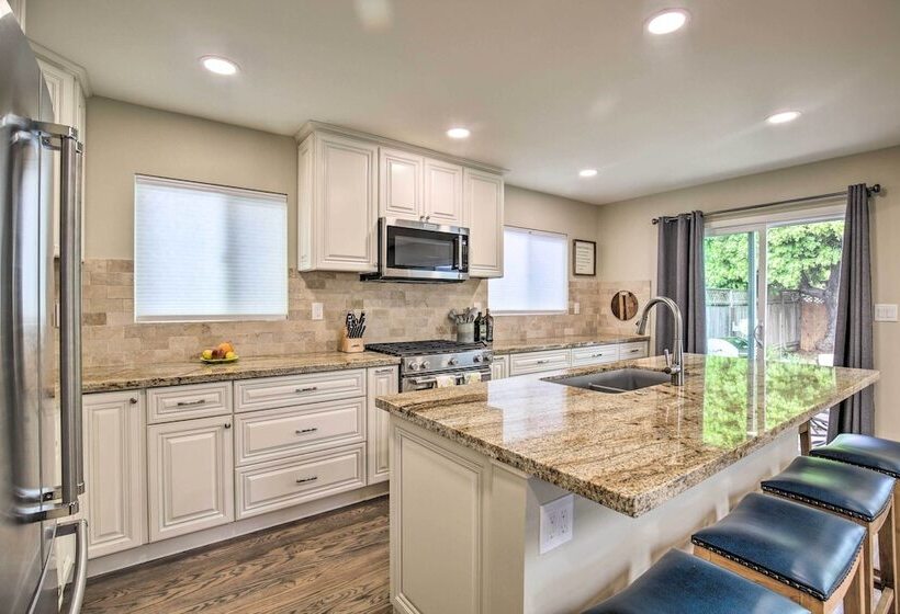 Coastal Carlsbad Home: 1 Mi To Beach & Downtown