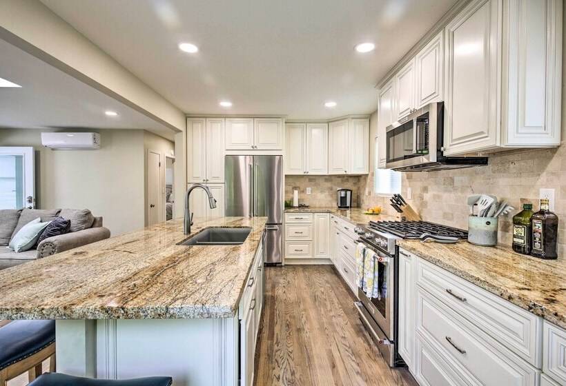 Coastal Carlsbad Home: 1 Mi To Beach & Downtown