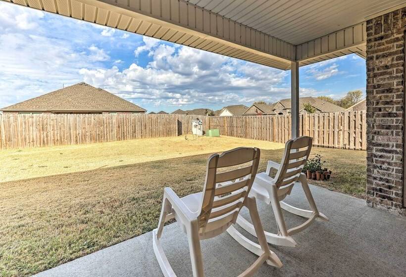 Fayetteville Home: Near University & Biking Trails