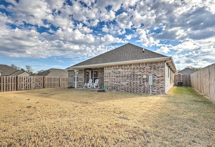 Fayetteville Home: Near University & Biking Trails