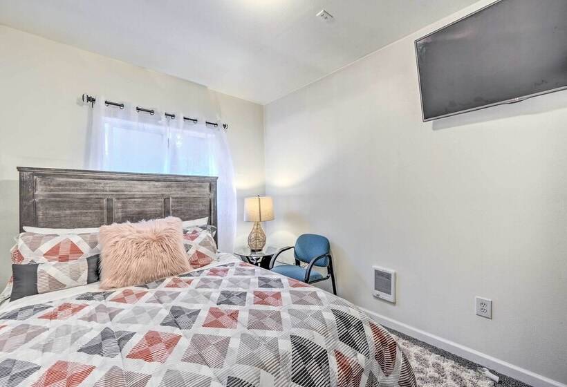 Shoreline Home W/ Deck ~ 14 Mi To Downtown Seattle